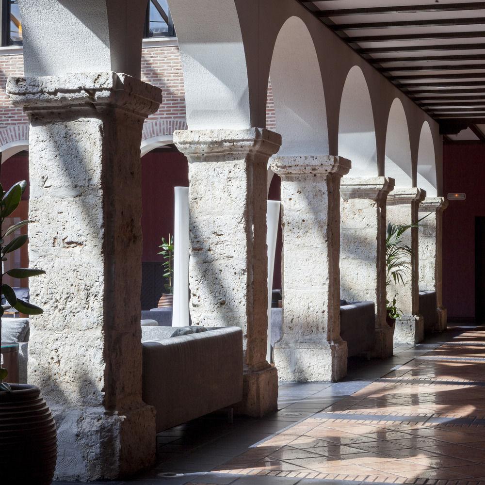 Ac Hotel Palacio De Santa Ana By Marriott Valladolid Exteriér fotografie The cloister of the University of Valencia
