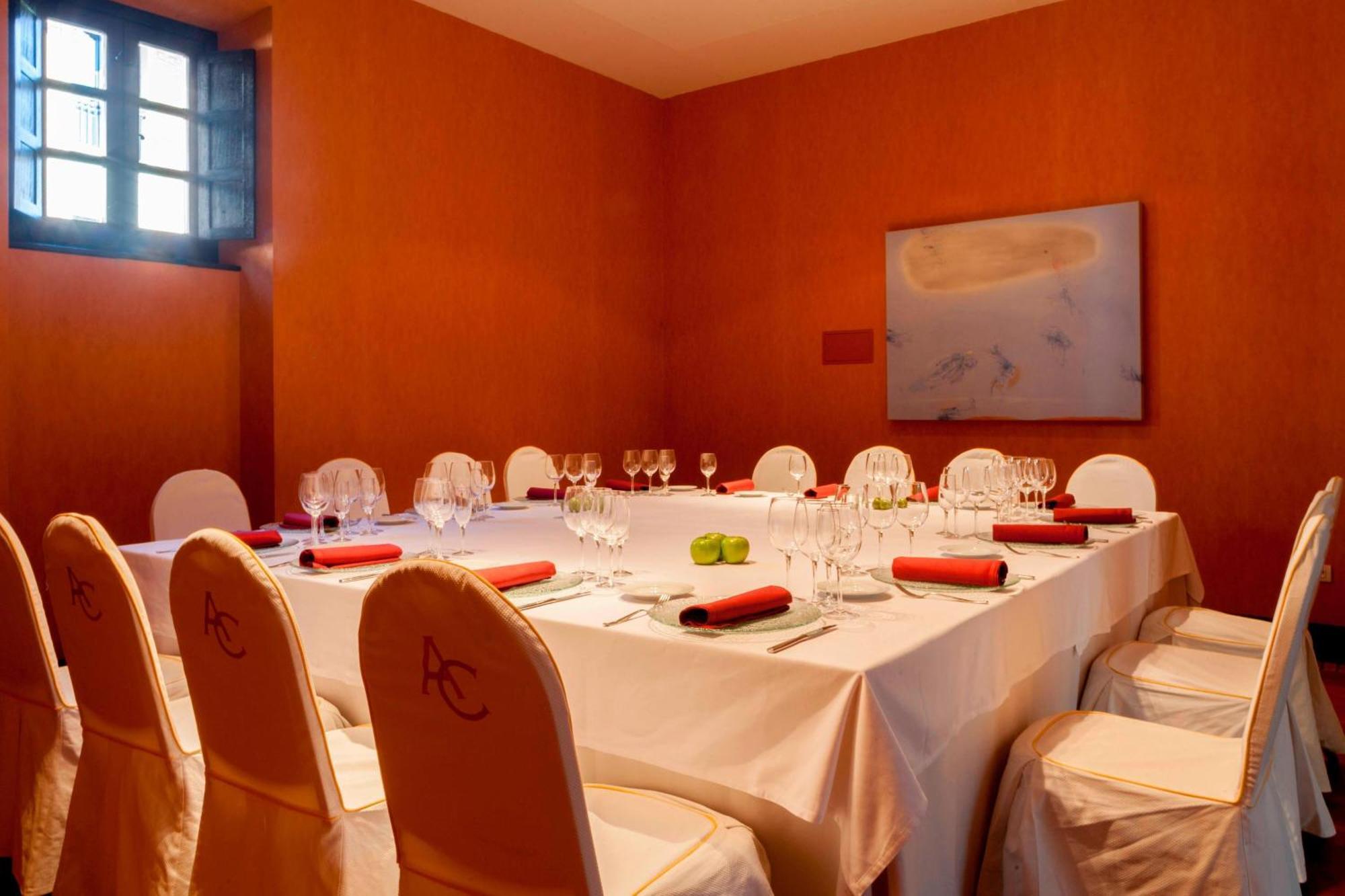 Ac Hotel Palacio De Santa Ana By Marriott Valladolid Exteriér fotografie A private dining room at the Mandarin Oriental, Madrid