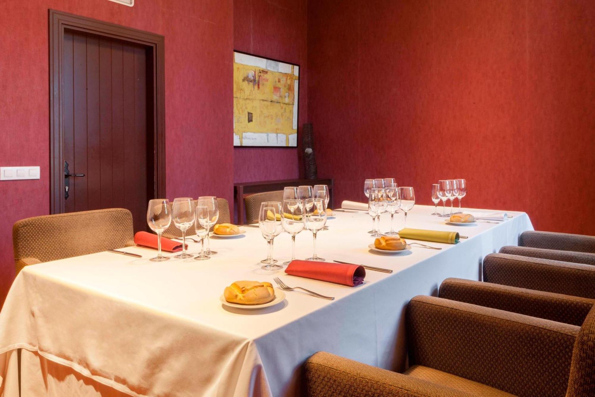 Ac Hotel Palacio De Santa Ana By Marriott Valladolid Exteriér fotografie Tasting room