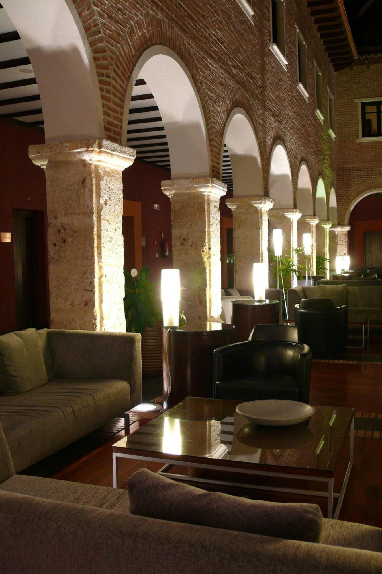 Ac Hotel Palacio De Santa Ana By Marriott Valladolid Exteriér fotografie The hotel's lobby