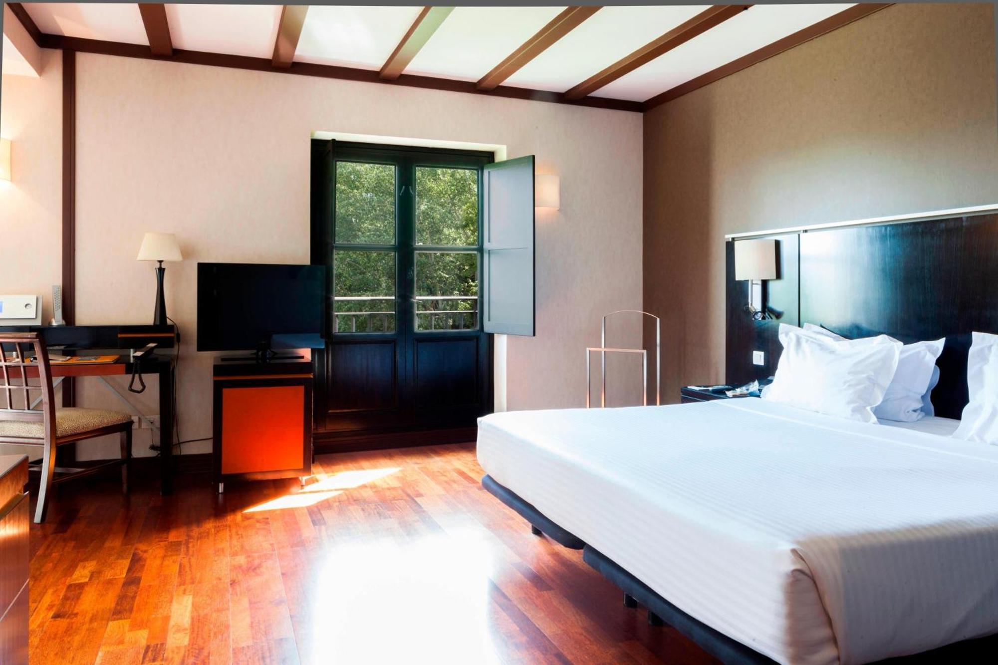Ac Hotel Palacio De Santa Ana By Marriott Valladolid Exteriér fotografie A room at the hotel