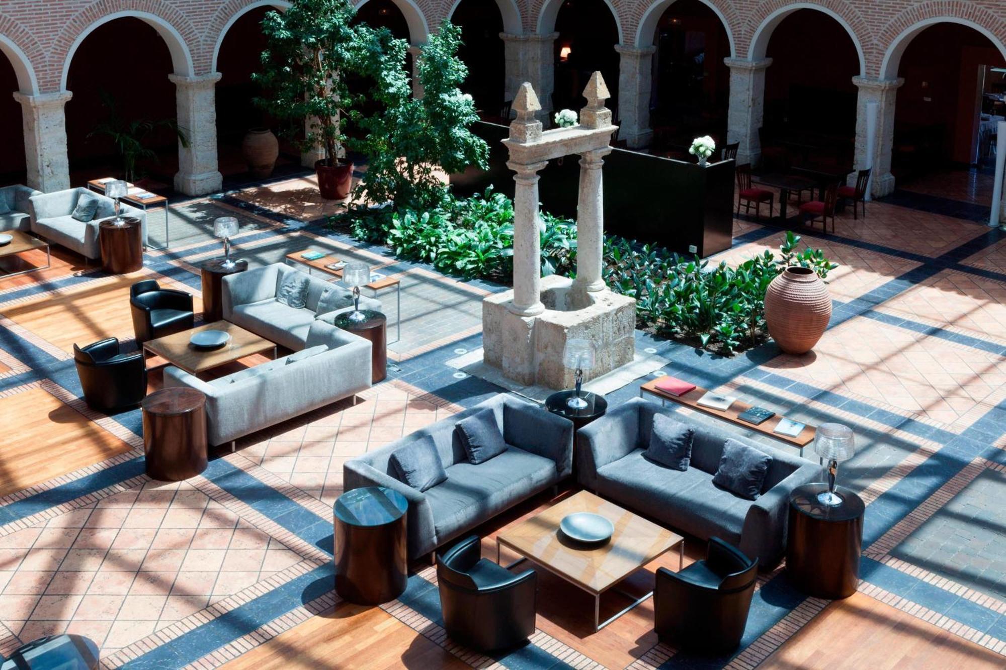 Ac Hotel Palacio De Santa Ana By Marriott Valladolid Exteriér fotografie The hotel's lobby