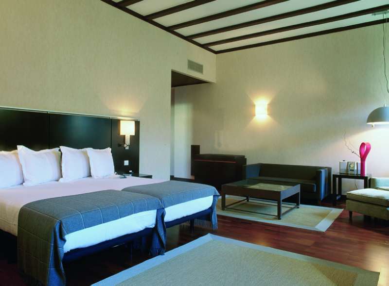 Ac Hotel Palacio De Santa Ana By Marriott Valladolid Pokoj fotografie A room at the hotel