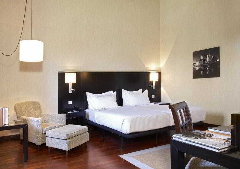 Ac Hotel Palacio De Santa Ana By Marriott Valladolid Pokoj fotografie A room at the hotel