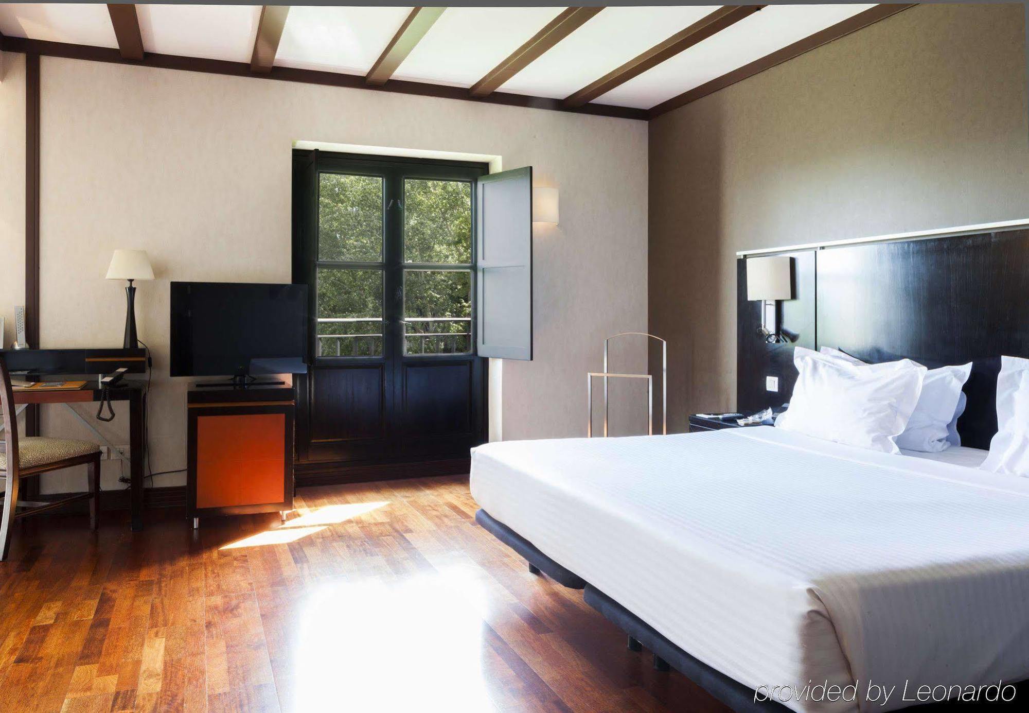 Ac Hotel Palacio De Santa Ana By Marriott Valladolid Exteriér fotografie A room at the hotel