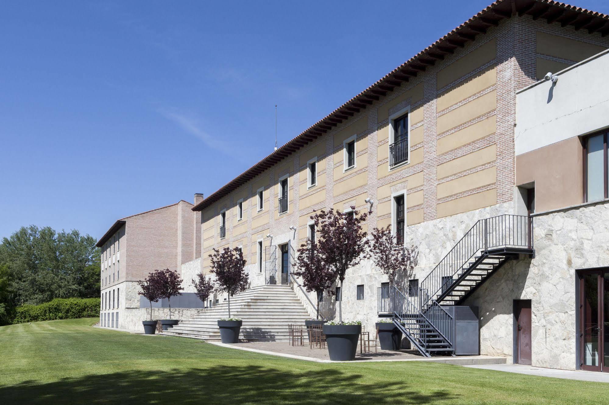 Ac Hotel Palacio De Santa Ana By Marriott Valladolid Exteriér fotografie The University of Navarra