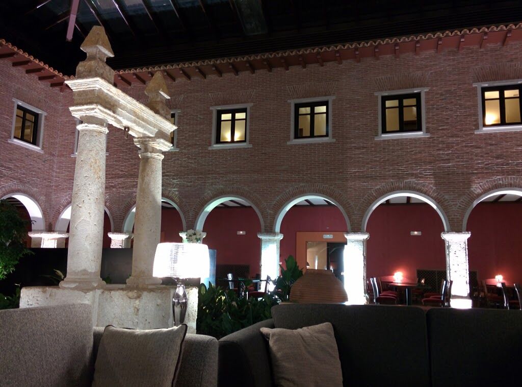 Ac Hotel Palacio De Santa Ana By Marriott Valladolid Exteriér fotografie The inner courtyard of the hotel